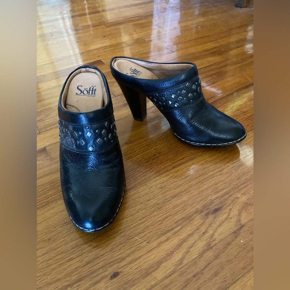 Sofft Black Leather Metal-studded Mules 7M
